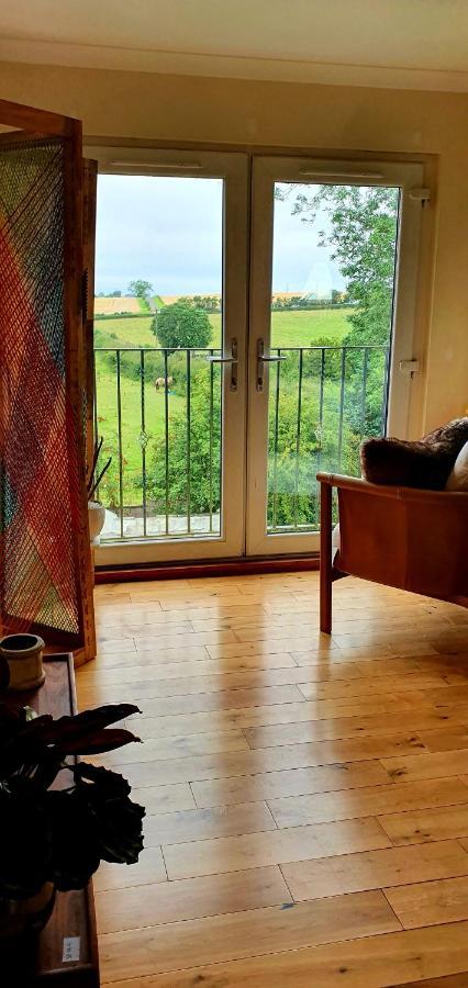 The Sleeping Dog Room At The Grumpy Schnauzer Bnb Huge Room, Luxe Suite, Private Hot Tub, Breakfast, Gym, Games Room, Farm Stay, Amazing Airdrie Eksteriør billede